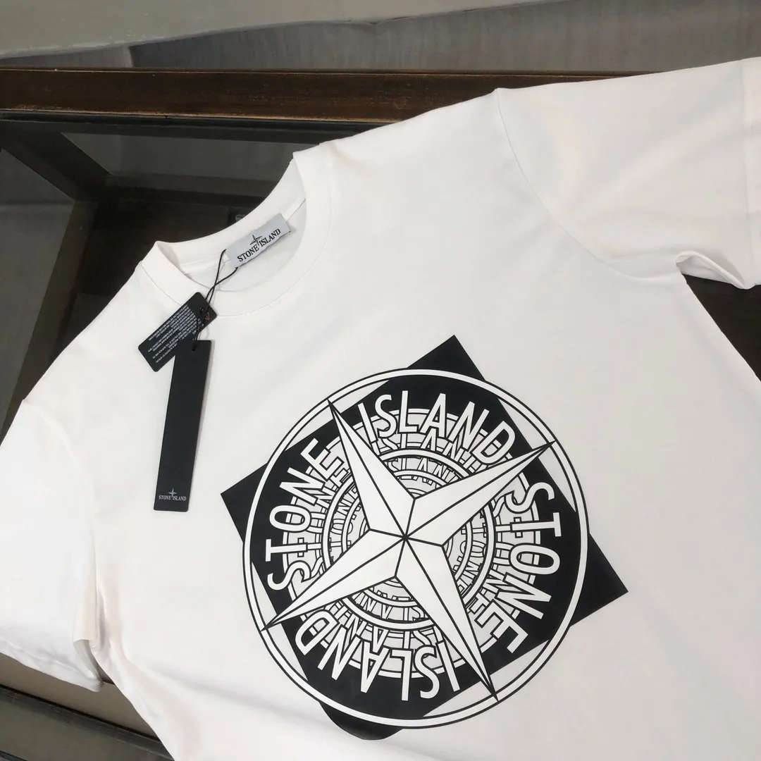 P180 Stone Island 2025 latest T-shirt, couple style ~ original order, fashionable and casual short T-shirt, specially made of customized cotton fabric ~ 100% cotton T-shirt ~ pre-washed to prevent deformation and shrinkage problem, more comfortable and breathable on the body ~ all available from stock ~ unique design style, trendy must-have item, complete with three standards 👍 Color: black/white/coffee Size: S M L XL (larger version Please state your height and weight when placing an order)